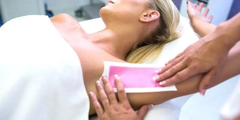 Waxing mit Warmwachs bei Manucci in Freudenberg