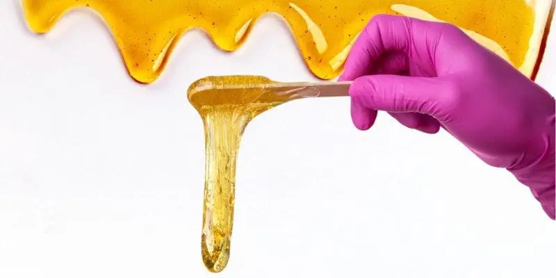 Warmwachs Methode – Waxing bei Manucci