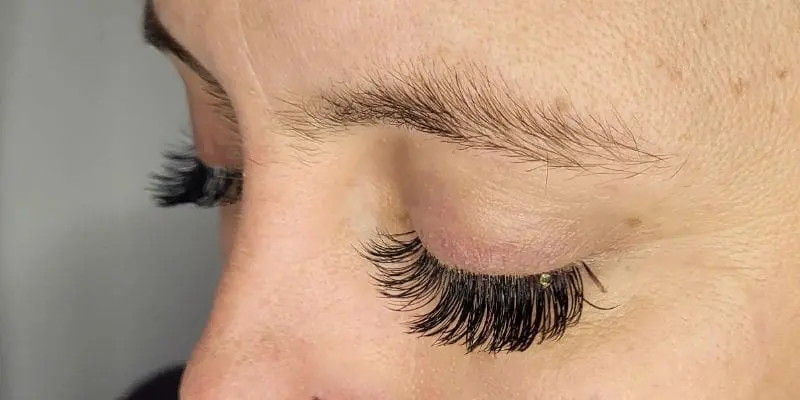 Wimpernverlängerung vorher und nachher, natürlicher Look