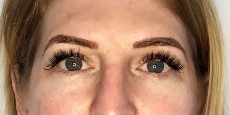 Wimpernverlängerung vorher und nachher, offener Blick